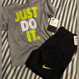 NWT 2pc XS (4) Boys Nike Outfit